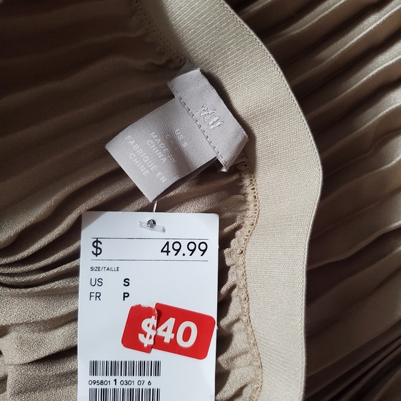 NWT Pleated Skirt - Picture 5 of 5